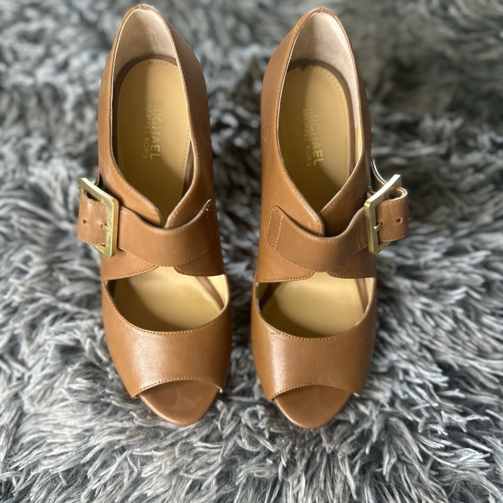 NWT Michael Kors platform heels- Size 6